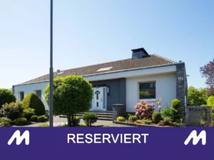 RESERVIERT: Erstklassige Wohnlage in Opladen: Repräsentatives Haupthaus plus große Einliegerwohnung