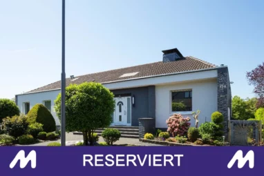 RESERVIERT: Erstklassige Wohnlage in Opladen: Repräsentatives Haupthaus plus große Einliegerwohnung
