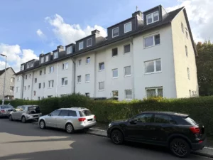 Renovierungsbedürftige 3-Zimmer-Altbauwohnung mit Loggia und Balkon in Leverkusen-Schlebusch!