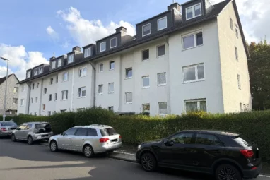 Renovierungsbedürftige 3-Zimmer-Altbauwohnung mit Loggia und Balkon in Leverkusen-Schlebusch!